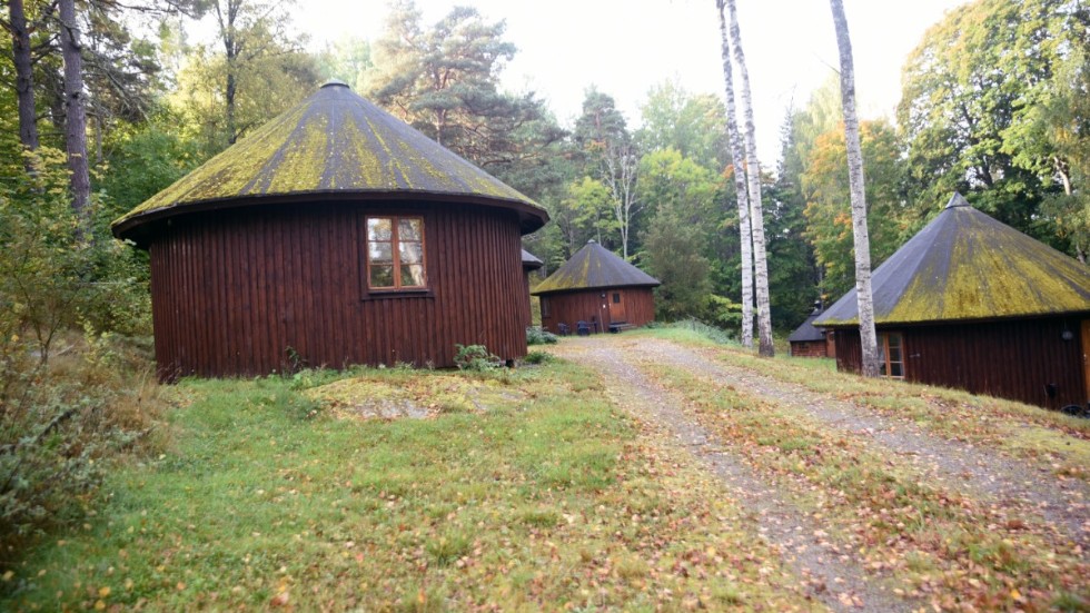 Kommunstyrelsen har beslutat att köpa Lotorps stugby med både stugor och mark. Prislappen ligger på 2,2 miljoner kronor.