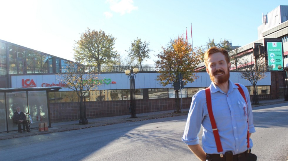 ICA-handlaren Tommy Sandberg är positiv till nya planerna för Bergslagstorget i Finspångs centrum.