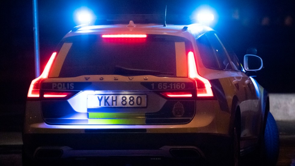 En man i 20-årsåldern är misstänkt mot grovt brott mot knivlagen efter att ha kontrollerats i Hultsfred. 