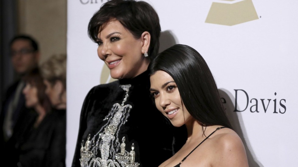 Matriarken Kris Jenner tillsammans med dottern Kourtney Kardashian. Arkivbild.