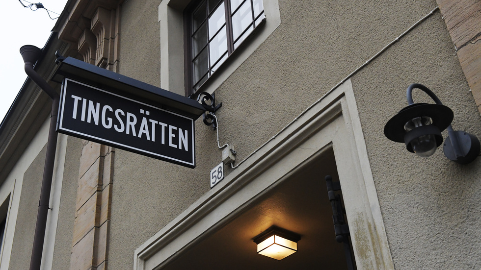 Norrköpings tingsrätt har dömt en tidigare SD-politiker för våldsamt motstånd i samband med ett polisingripande. Arkivbild.