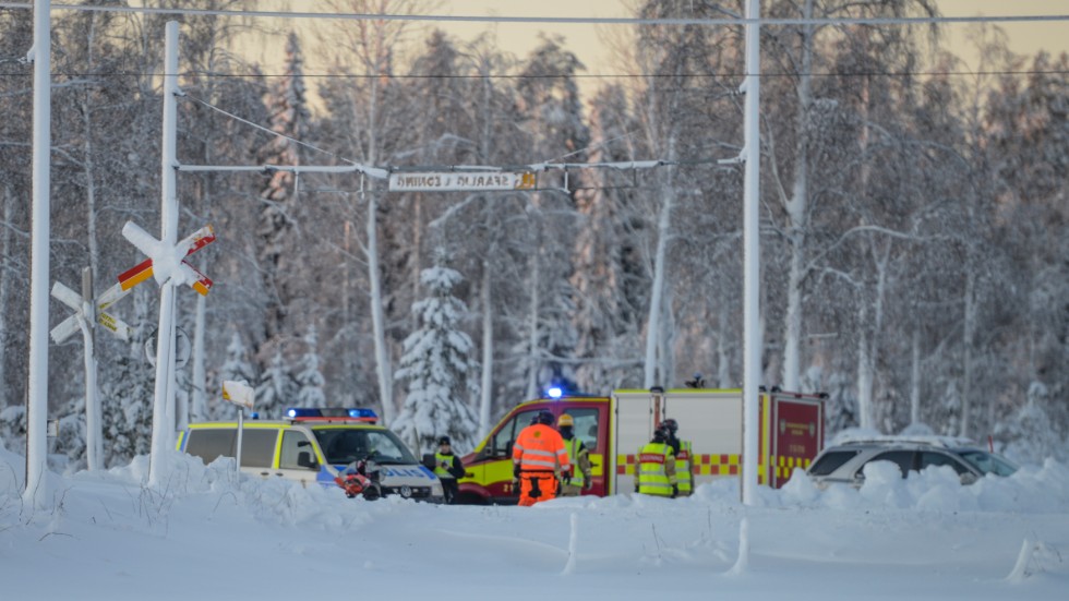 Olyckan inträffade vid en obevakad järnvägsövergång i Söråker, strax utanför Timrå.