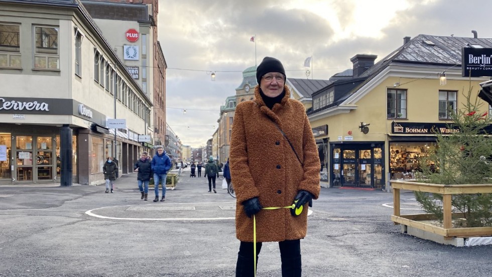 "Låter man bli att gå ut och shoppa så sparar man ju pengar", säger Sonja Ekström Boström.