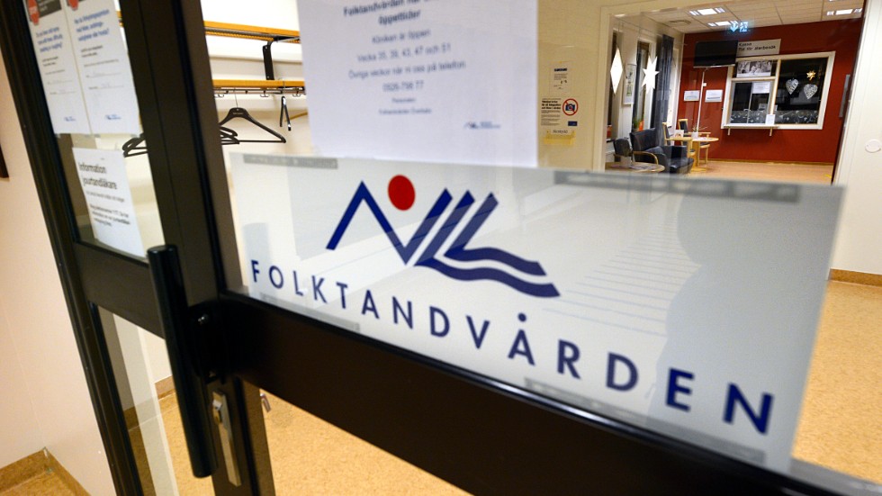 Dörren till Folktandvårdens klinik i Överkalix har stängts för alla utom barn, samt vuxna intygspatienter, exempelvis de som behöver specialistvård.
