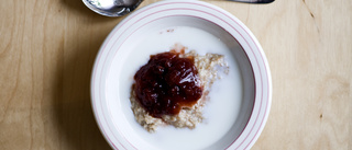 Inför avgiftsfri skolfrukost i gymnasieskolor