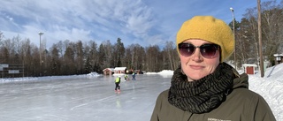 Högläsningen på biblioteket flyttade ut i snön