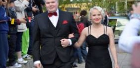 Studentbal i solsken i Haparanda