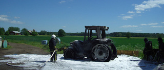 Traktorbrand utanför Mantorp