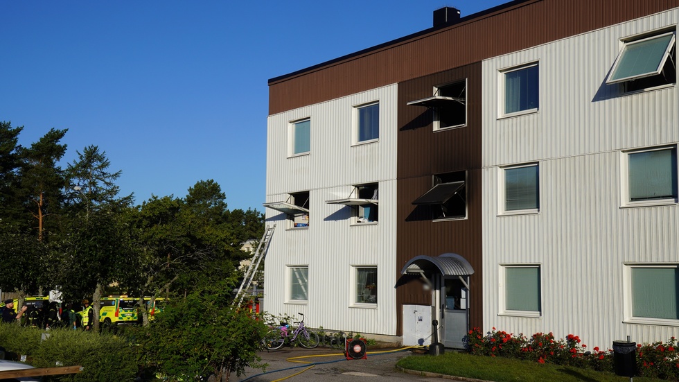 Även polis och flera ambulanser var på plats.