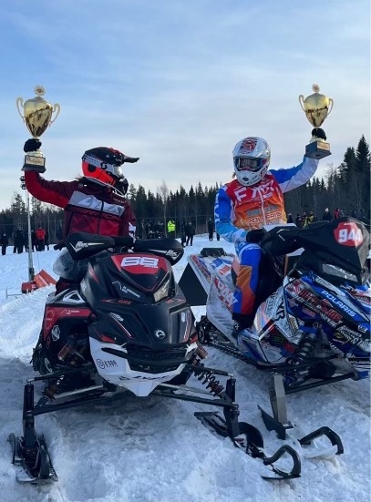 Elise Jonsson och Holly Vesterlund är två av Bygdiljum motorklubbs segrare i Arctic cup.