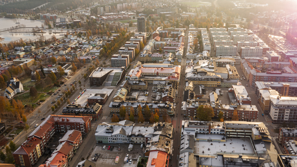 "Mäklare, frisörsalonger och kontor i de tomma lokalerna ger ingen stor rörlighet och vitaliserar inte handeln, avvecklingen kommer tyvärr att fortsätta med färre butiker, restauranger och kaféer. Allt det som kännetecknar ett livligt och framgångsrikt stadscentrum", skriver Hans Hansson i en replik. (Arkivbild)