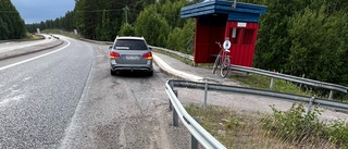 Bilolycka efter E4:an – föraren lämnade platsen