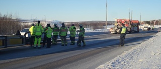 Lastbil och personbil i krock