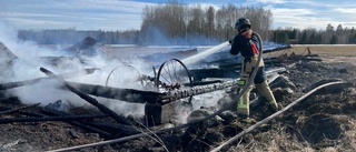 Brand i ladugård – räddningstjänst på plats