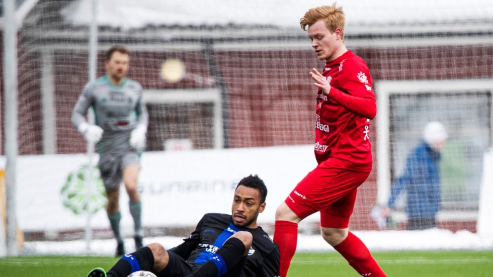 Piteås mittfältsmotor Sebastian Vigerbäck tvingades utgå efter 37 minuter in i matchen mot Team TG.
