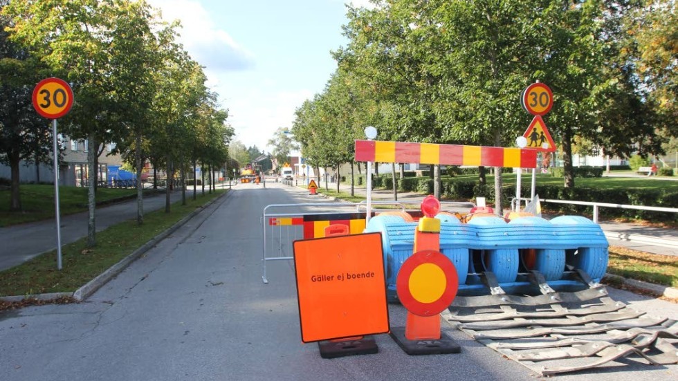 Under tiden delar av Drottninggatan är avstängd hänvisas trafiken till Storgatan för att passera Stenhammarskolan.