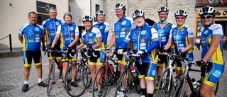 De cyklar för Claudia och för att rädda andra barn