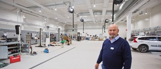 BILDER: Båtfabriken har blivit bilhall