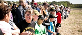 Folkfest på hastighetsplöjningen i Fardhem