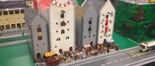 Domkyrkan på enorm Lego-mässa