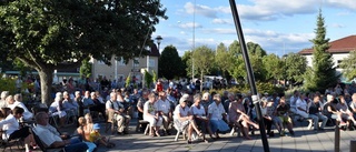 Sommarunderhållningen inleds på torget