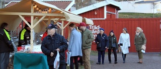 Trångt på julmarknaden på Näs