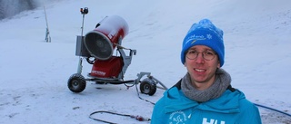 Full fart på snökanonerna i Yxbacken