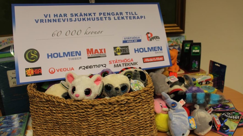 Pengar till lek. Lekterapin på Vrinnevisjukhuset får 60 000 kronor i bidrag via en insamling. Pengarna kommer att gynna barn och ungdomar på olika sätt.