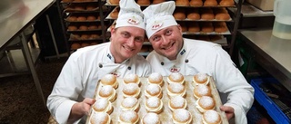 Han gläder äldre – med semlor