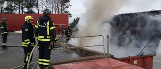 Brand bröt ut i container