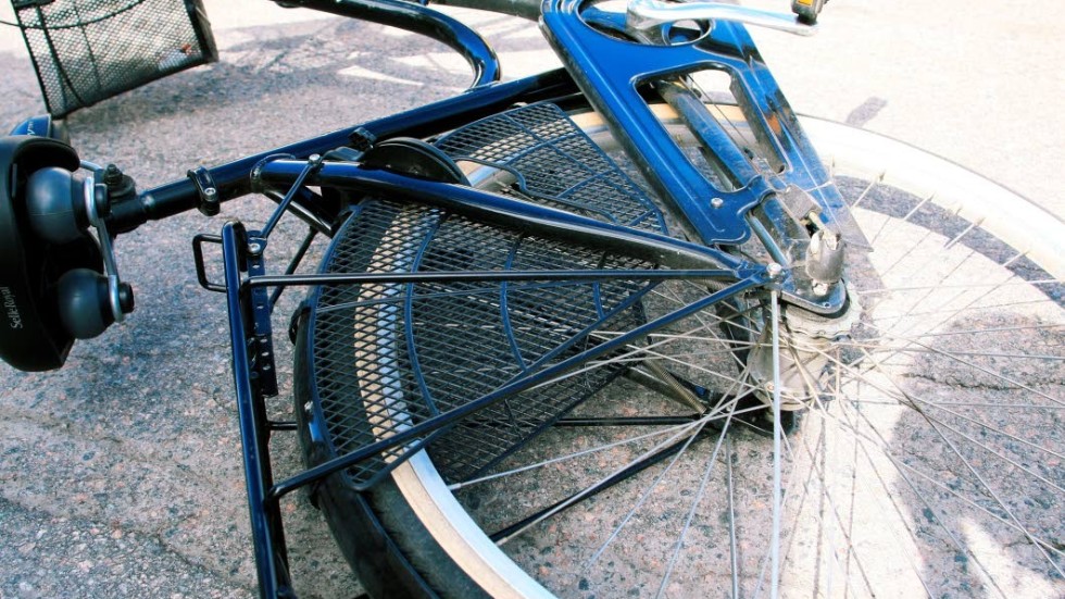 Polisen söker vittnen som kan ha sett cykelolyckan på E4 den 23 juni.