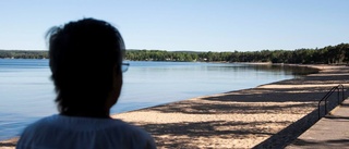 Kvarlämnade sopor på stranden upprör