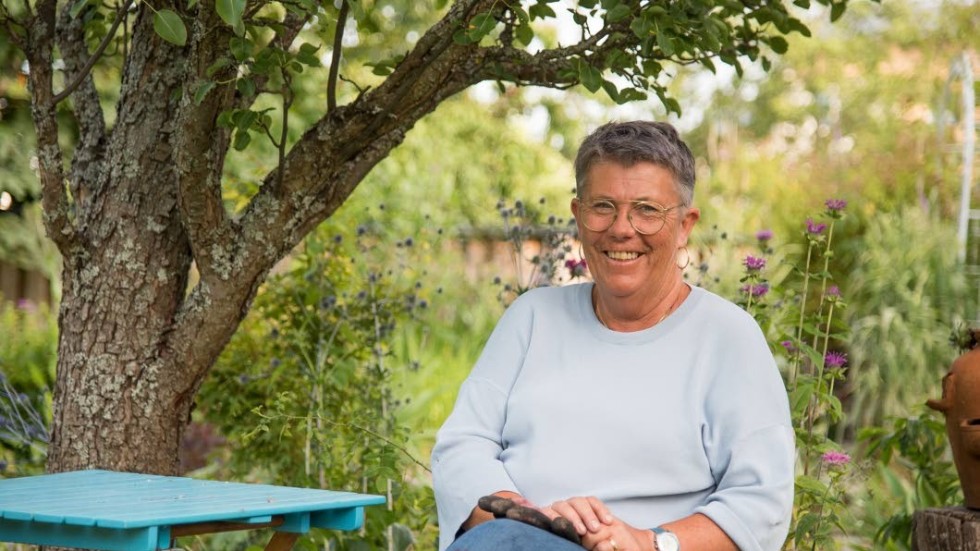 Ing-Marie Rais är ofta i ute i trädgården och påtar. I år har det varit extra mycket rensning.