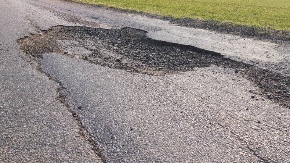"Efter varje regn blir vägen allt sämre", säger Tino Åberb