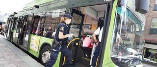 Bilist illa biten av busschaufför