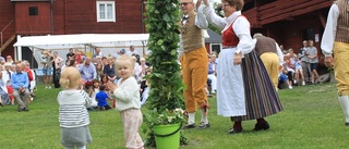 Tusentals midsommarfirare