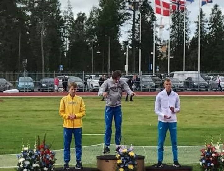 Pallplatser. Det blev dubbelt Sverige i höjdhoppet då Simon Wiklund kom tvåa efter Filip Björklund.
