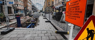 Hål i gatan förbryllar