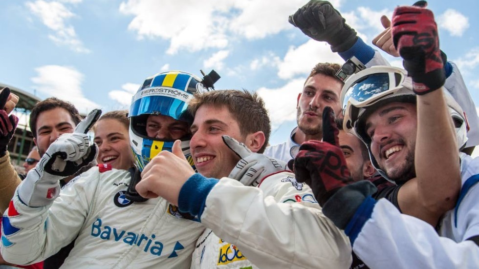 Succésäsong. Victor Bouveng tog sitt spanska BMW-team Teo Martín Motorsport till en andraplats i det europeiska mästerskapet International GT Open.