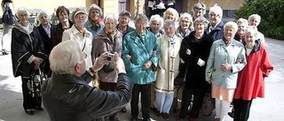 Flickklass på återträff 60 år senare