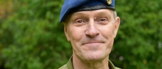 Landets äldsta flygvapenofficer har inga planer på att sluta: "Bra att försvarsanslaget höjs" 