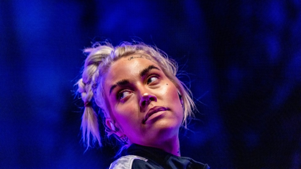 "Väck lusten och dina sinnen själv. Låt inte AI tänka åt dig", säger Maxida Märak under sitt föredrag om hur ordet kan bidra till förändring under Bok & Bild.