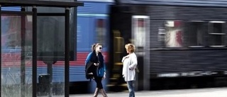 Protester mot att ta bort tågstopp