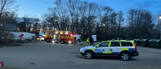 Räddningspådrag efter brand i container vid bensinmack