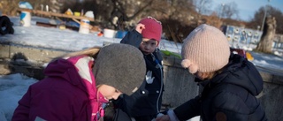 Många barn ville skulptera i snö