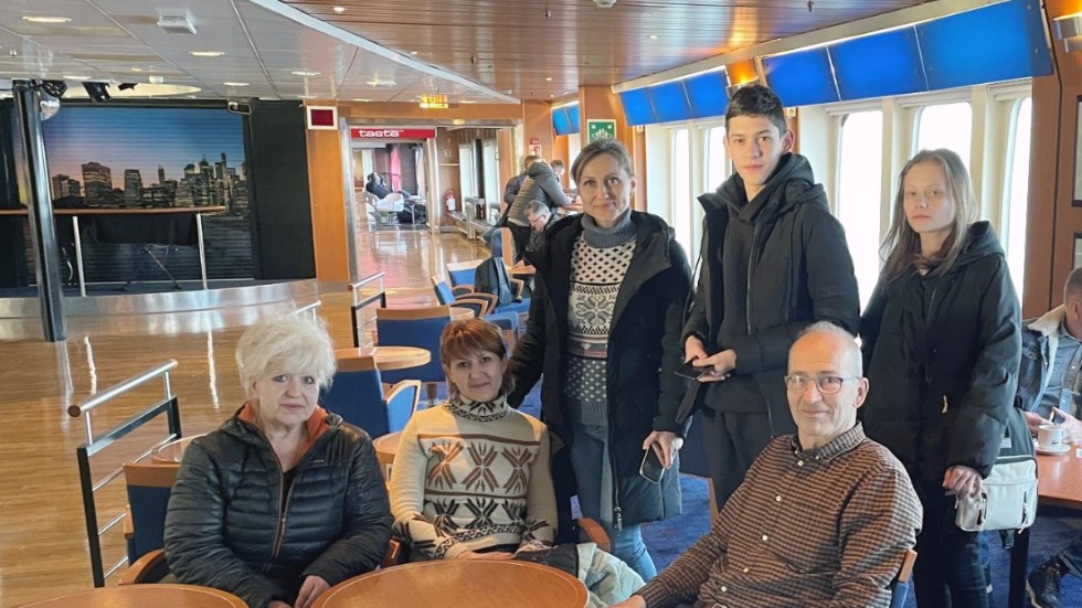 Från vänster: Alla Isikova, Liana, Julia, Bogdan och Snizhana. Sittande till höger Anders Bjerkhoel.