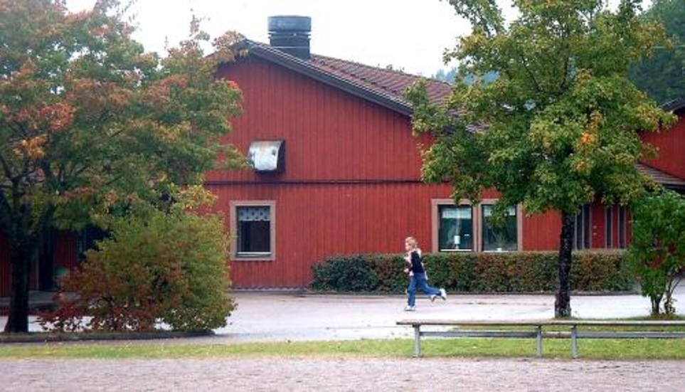 Kommunfullmäktige beslöt visserligen i juni att Falerums skola skall läggas ned från hösten nästa år, men ortsborna ger sig inte utan kämpar frenetiskt för att den skall få vara kvar. Bild: SVANTE STRÖMBERG