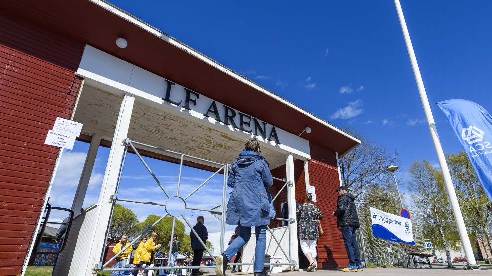 "Varför har man 60 km/h som hastighetsbegränsning vid LF arena? Där, om någonstans, borde man ha 40! Med så många barn och ungdomar som passerar till och från sportanläggningen", skriver insändarskribenten. (Arkivbild)