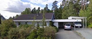 Huset på Åsundavägen 4 i Hummelsta, Enköping sålt för andra gången på kort tid