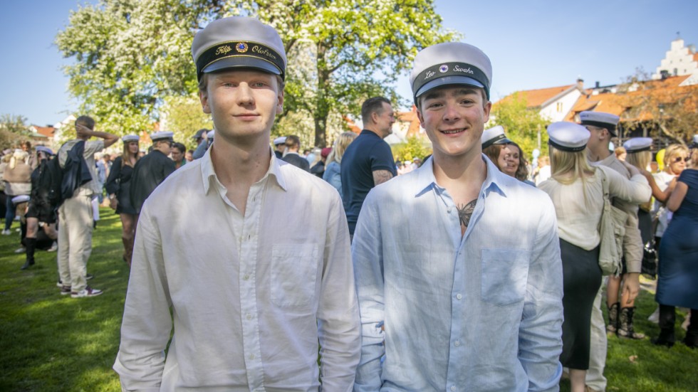 "Jag har sett fram emot det här hela mitt liv, och äntligen är vi här liksom", säger Leo Swahn (till höger). Bredvid står klasskamraten Filip Olofsson. 